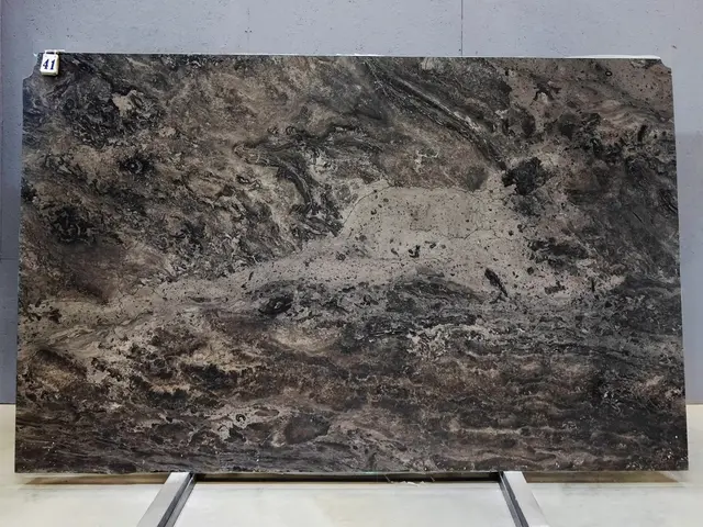 Слэб из мрамора MYSTIC BROWN FIERA LEATHER 2950x1830x20 мм, код 28266