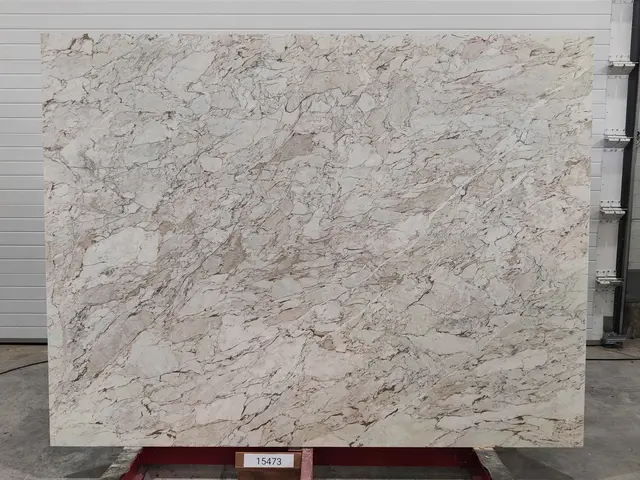 Слэб из мрамора CALACATTA CREMO полированный 2300x1750x20 мм, код 15473