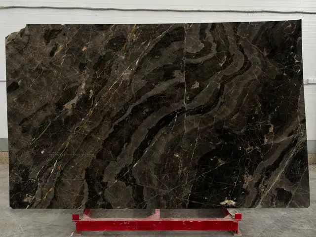 Слэб из мрамора SAINT PELAGIA полированный 3010x1860x20 мм, код 24496