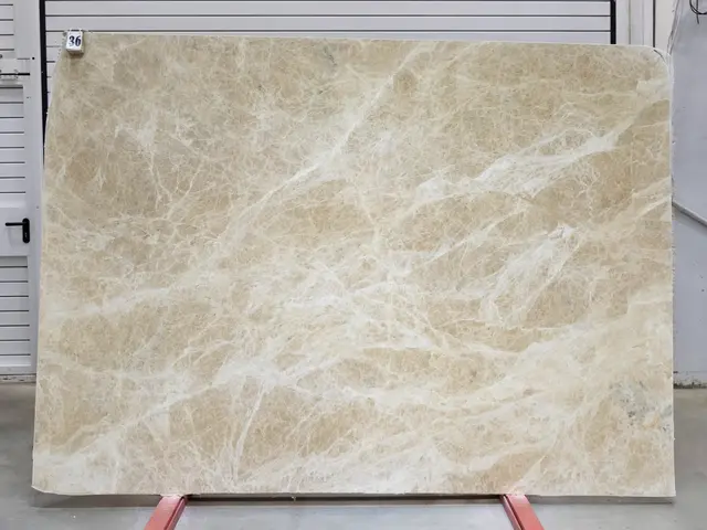 Слэб из мрамора EMPERADOR LIGHT полированный 2760x1970x20 мм, код 25779