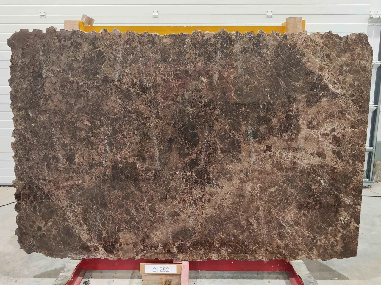 Слэб из мрамора EMPERADOR DARK полированный 2300x1480x30 мм, код 21252