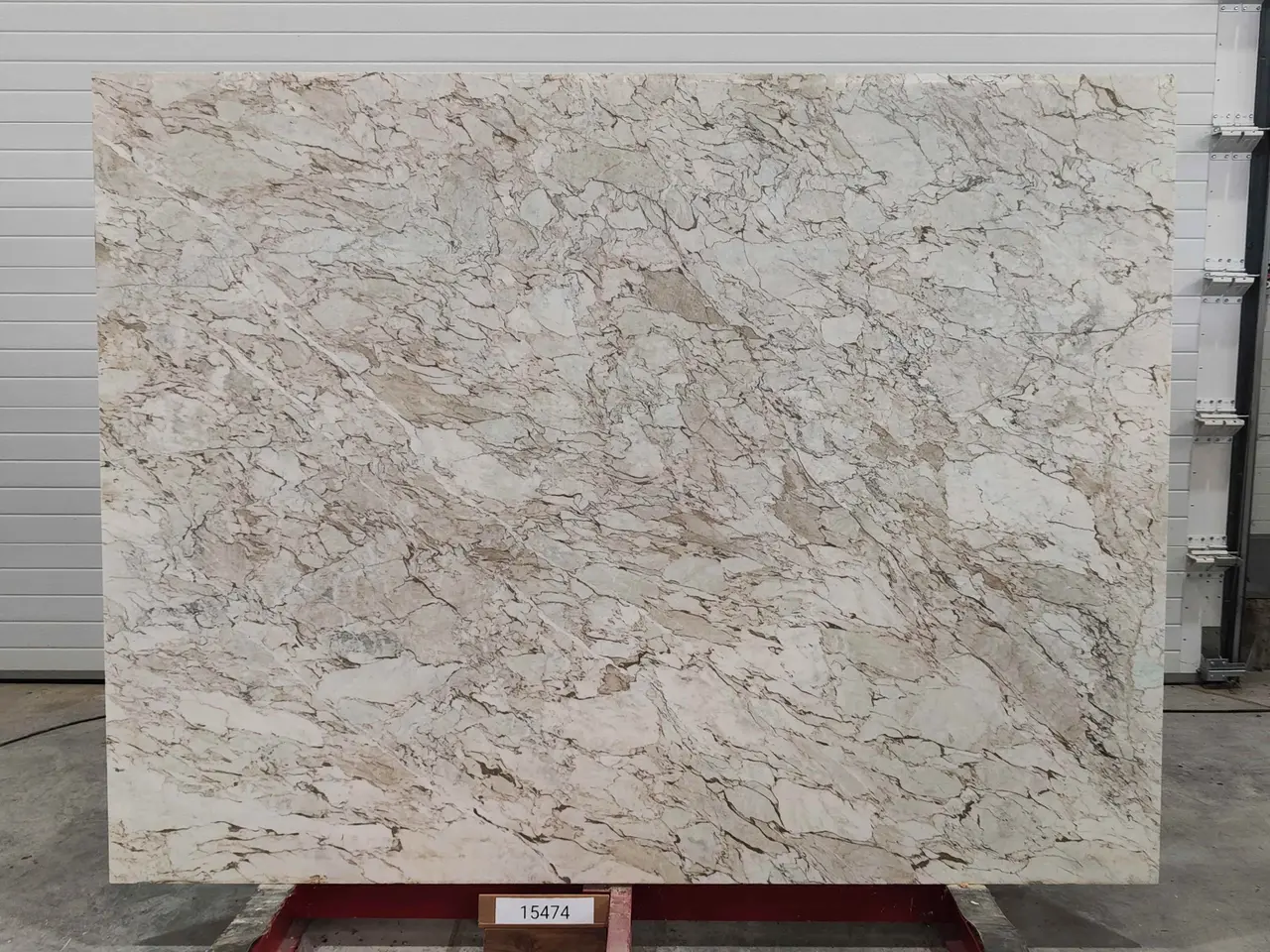 Слэб из мрамора CALACATTA CREMO полированный 2300x1750x20 мм, код 15474