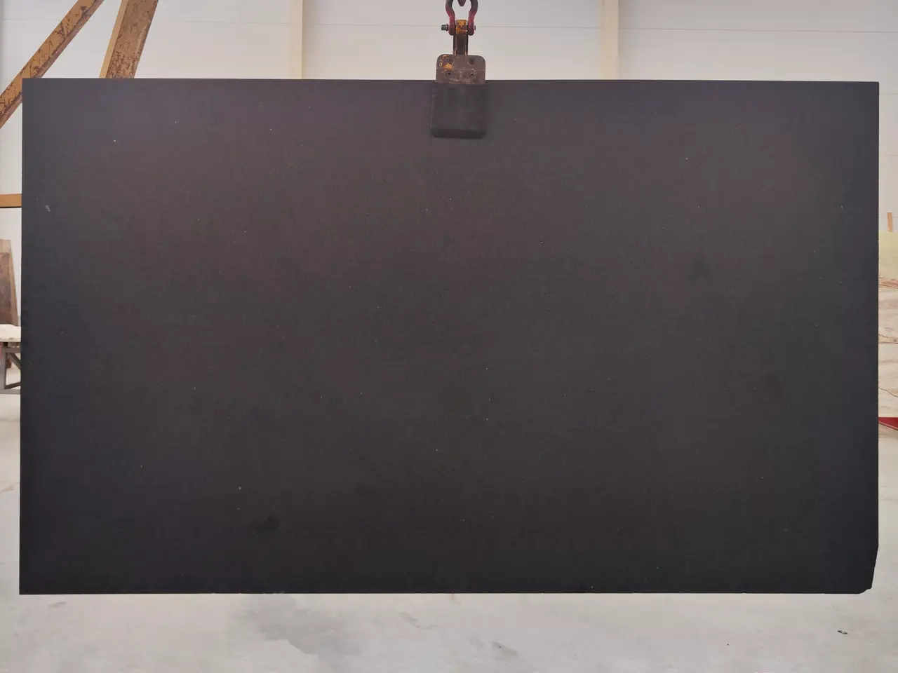 Слэб из гранита ABSOLUTE BLACK LEATHER 3280x1970x20 мм, код 21768