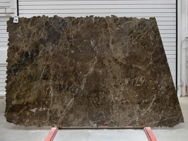 Слэб из мрамора EMPERADOR DARK полированный 2400x1720x20 мм, код 25815