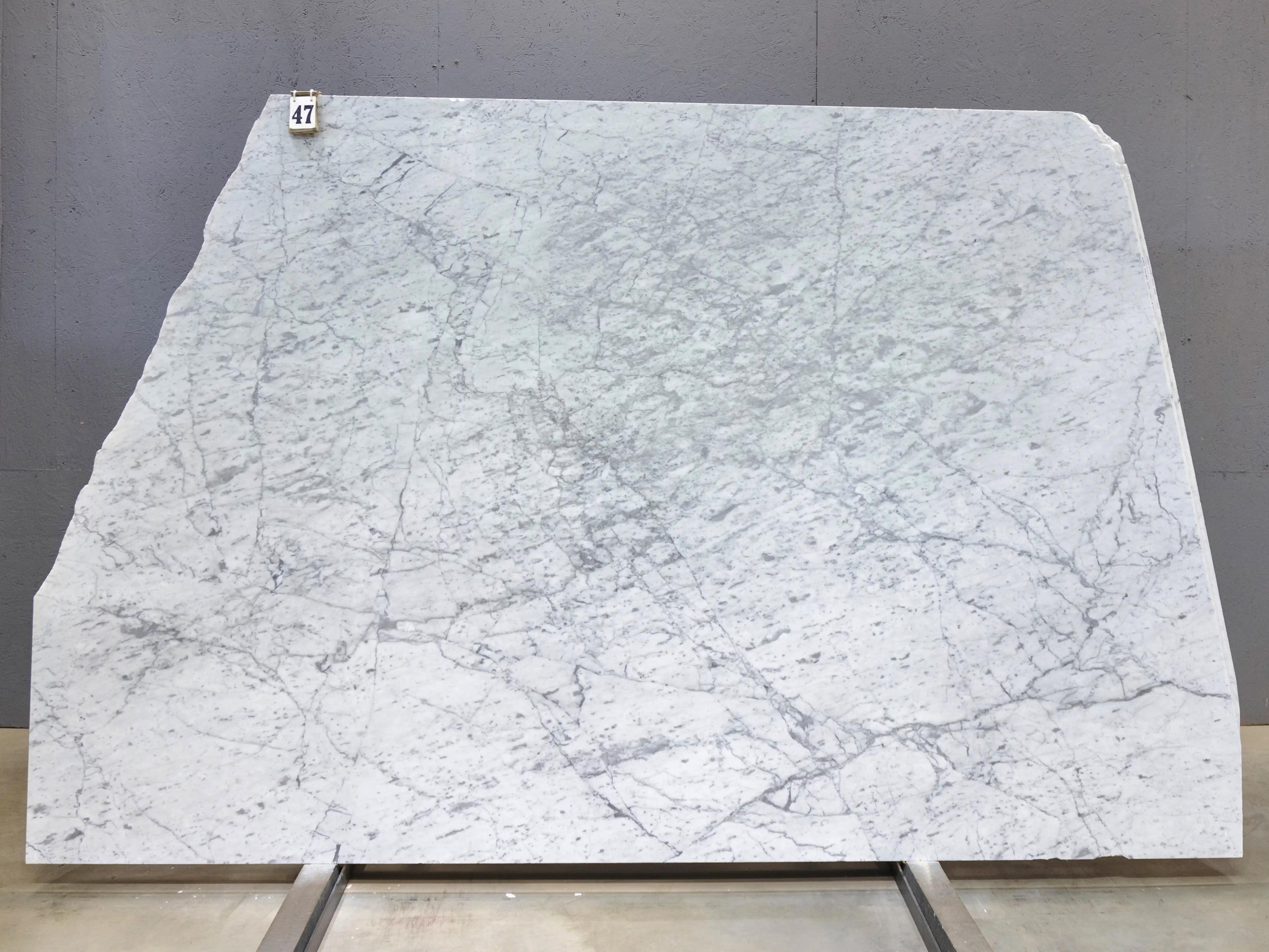 Слэб из мрамора BIANCO CARRARA С полированный 2450x1850x20 мм, код 28692