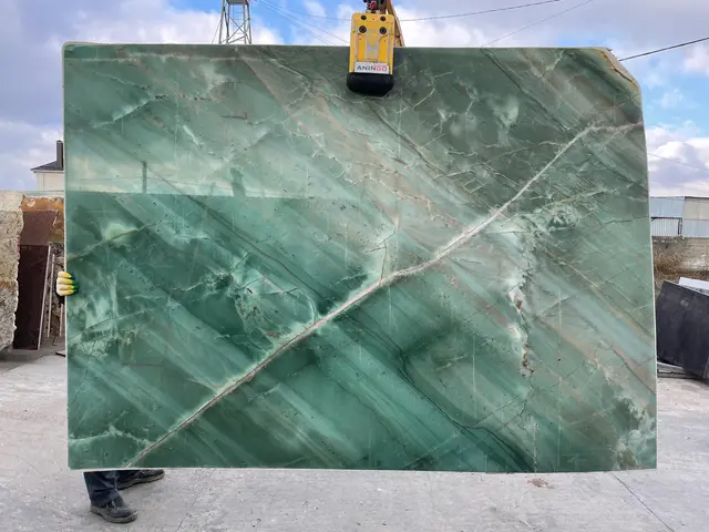 Слэб из кварцита DA VINCI полированный 2670x1870x20 мм, код 16044