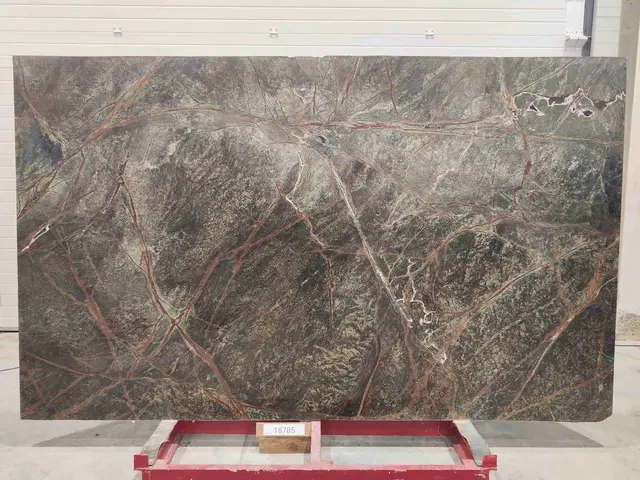 Слэб из мрамора BIDASAR GREEN полированный 3050x1840x30 мм, код 18785