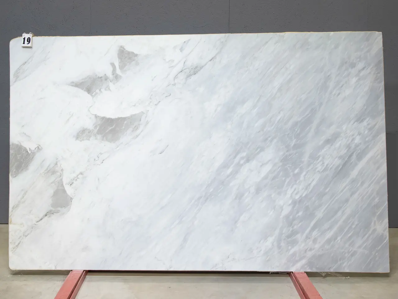 Слэб из мрамора BARGILIO APUANO LIGHT полированный 2550x1550x20 мм, код 26537