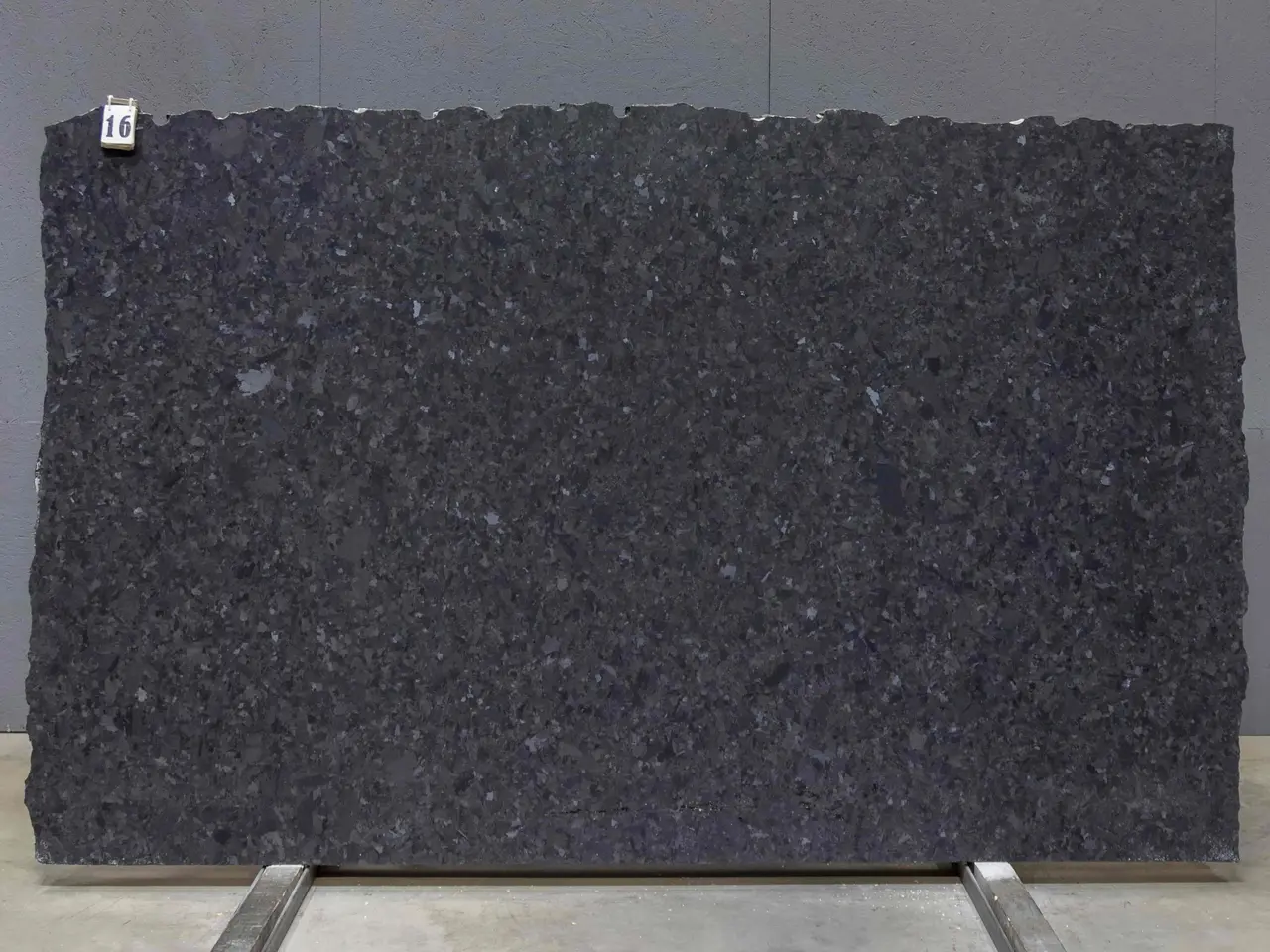 Слэб из гранита BROWN ANTIQUE LEATHER 2550x1550x30 мм, код 26459