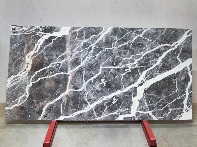 Слэб из мрамора SKYFALL полированный 3030x1500x20 мм, код 28296