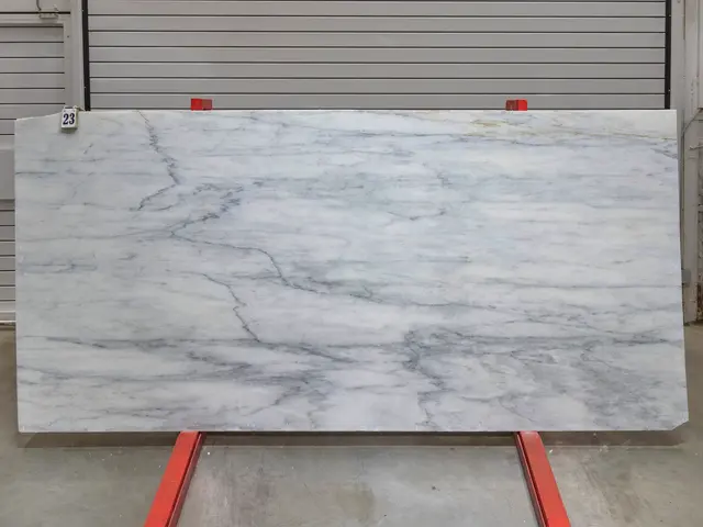 Слэб из мрамора CALACATTA OPTIMA полированный 2900x1350x20 мм, код 28152