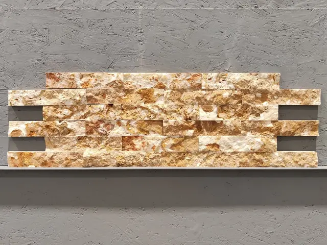 Плитка из травертина GOLD колотый 250x50x20 мм, код 26230