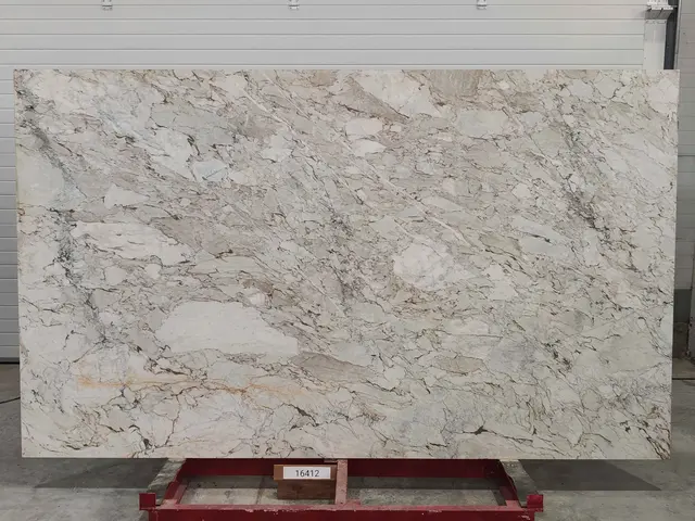 Слэб из мрамора CALACATTA CREMO полированный 2950x1750x20 мм, код 16412