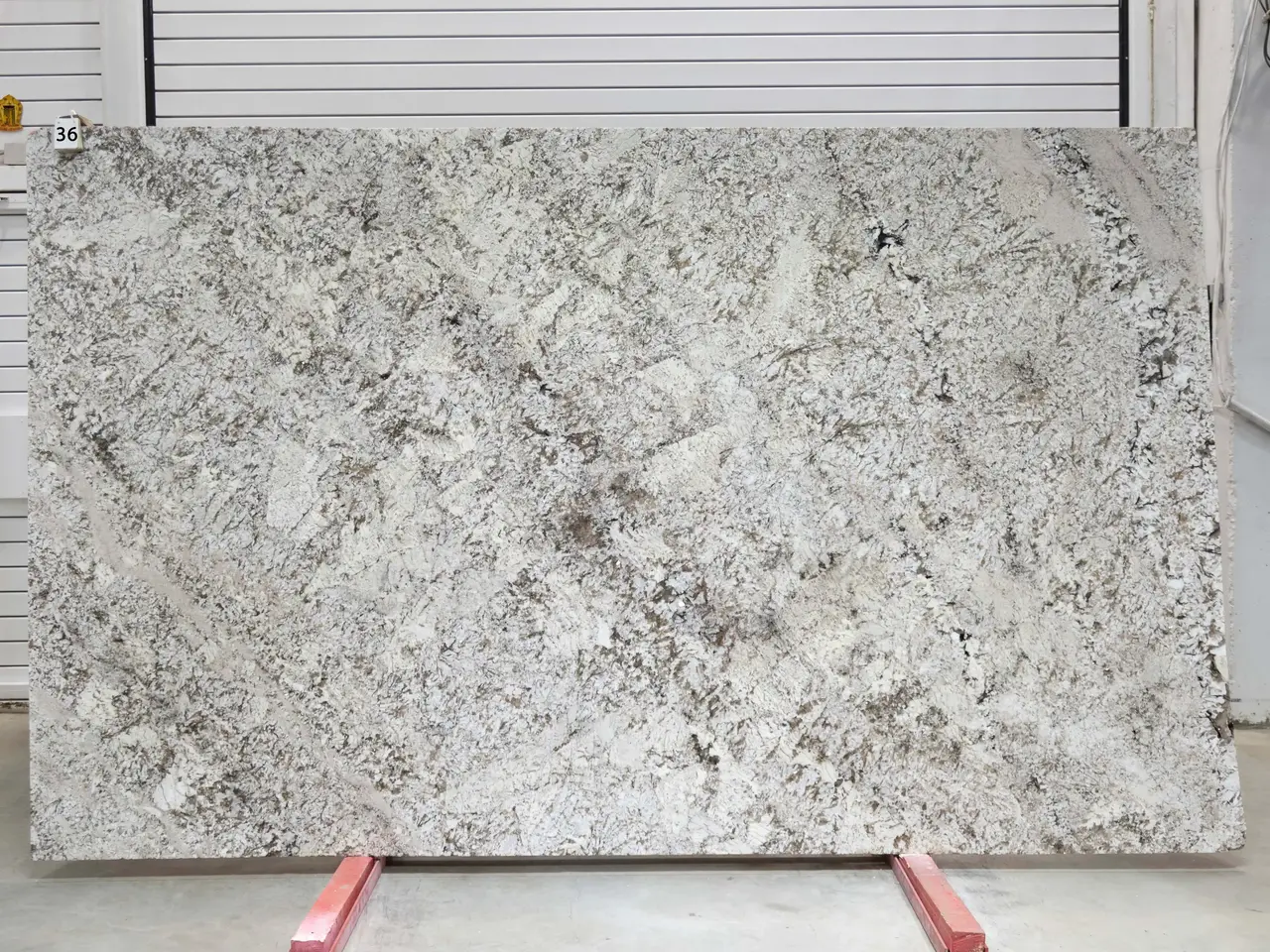 Слэб из гранита CREMA ANTICO полированный 3260x2000x30 мм, код 25700