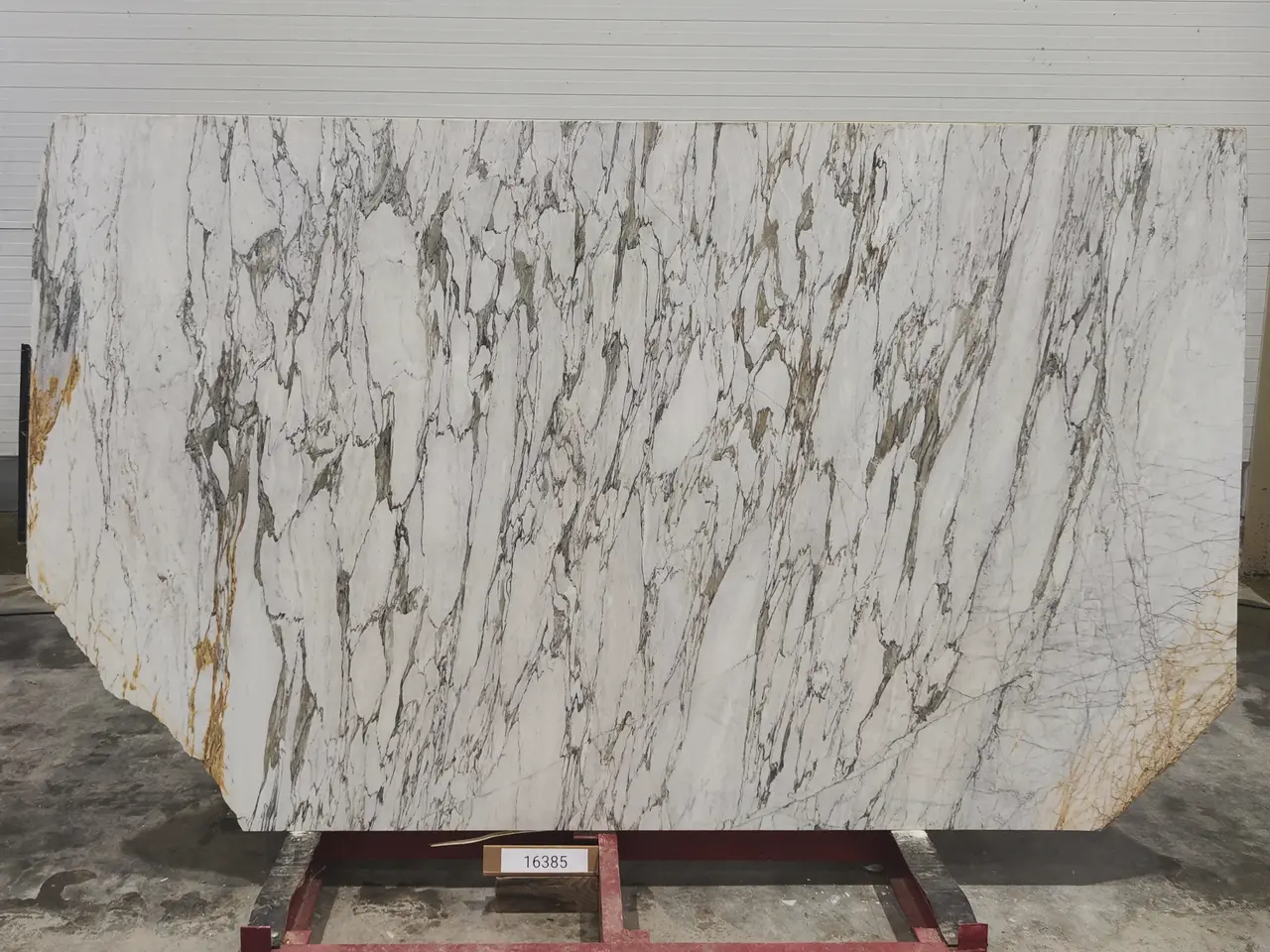 Слэб из мрамора STATUARIO полированный 2300x1760x20 мм, код 16385