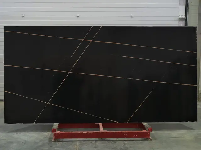 SAHARA NOIR полированный BQ9700 3300x1650x20 мм, код 27540