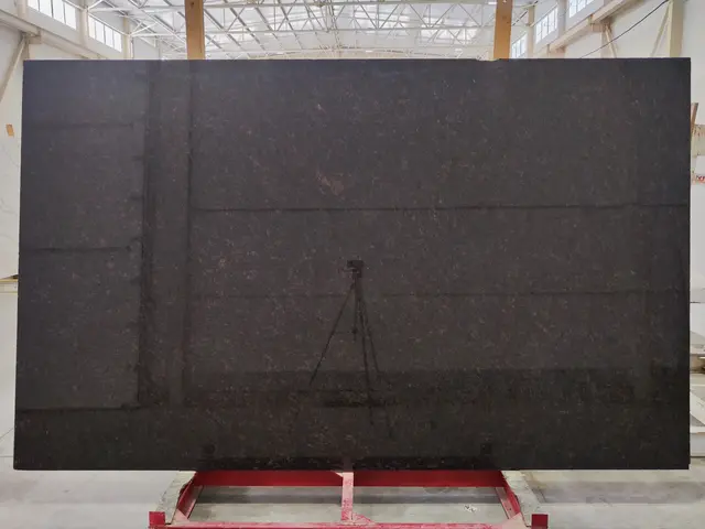 Слэб из гранита TAN BROWN полированный 3320x1880x20 мм, код 24616