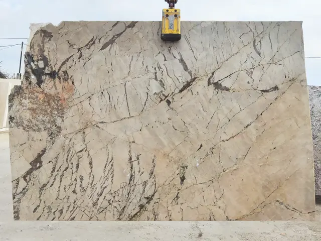 Слэб из гранита CREAM GRACE полированный 2850x2030x20 мм, код 26018