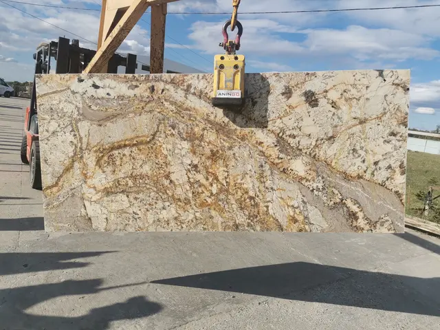 Слэб из гранита DELICATUS GOLD полированный 2400x1040x30 мм, код 15888