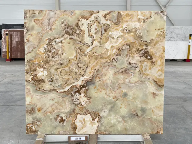 Слэб из оникса ONICE WHITE FLORENCE полированный 2020x1800x20 мм, код 19568