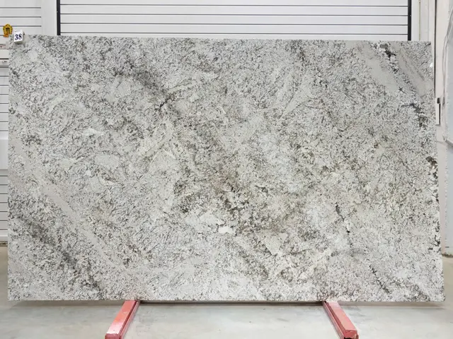 Слэб из гранита CREMA ANTICO полированный 3260x2000x30 мм, код 25702