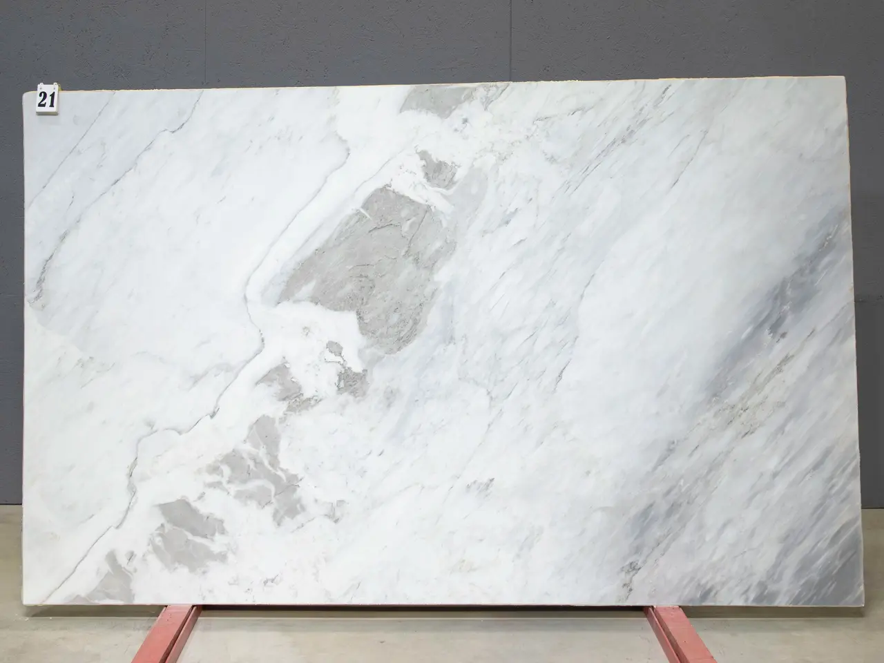 Слэб из мрамора BARGILIO APUANO LIGHT полированный 2550x1550x20 мм, код 26539