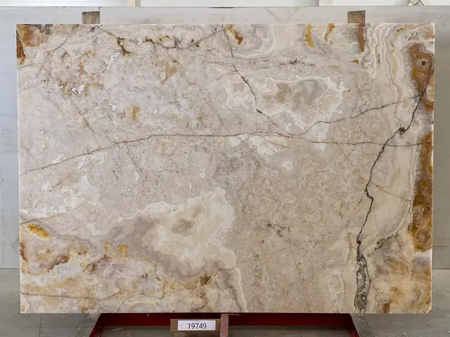 Слэб из оникса ONICE VIOLA полированный 2350x1650x20 мм, код 19749