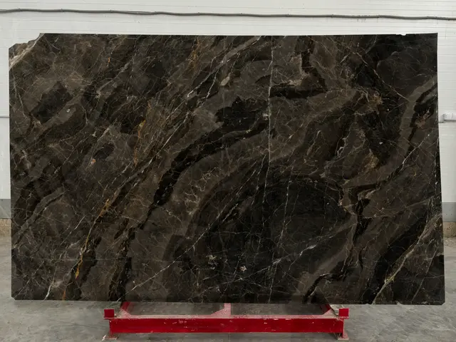 Слэб из мрамора SAINT PELAGIA полированный 3010x1860x20 мм, код 24489