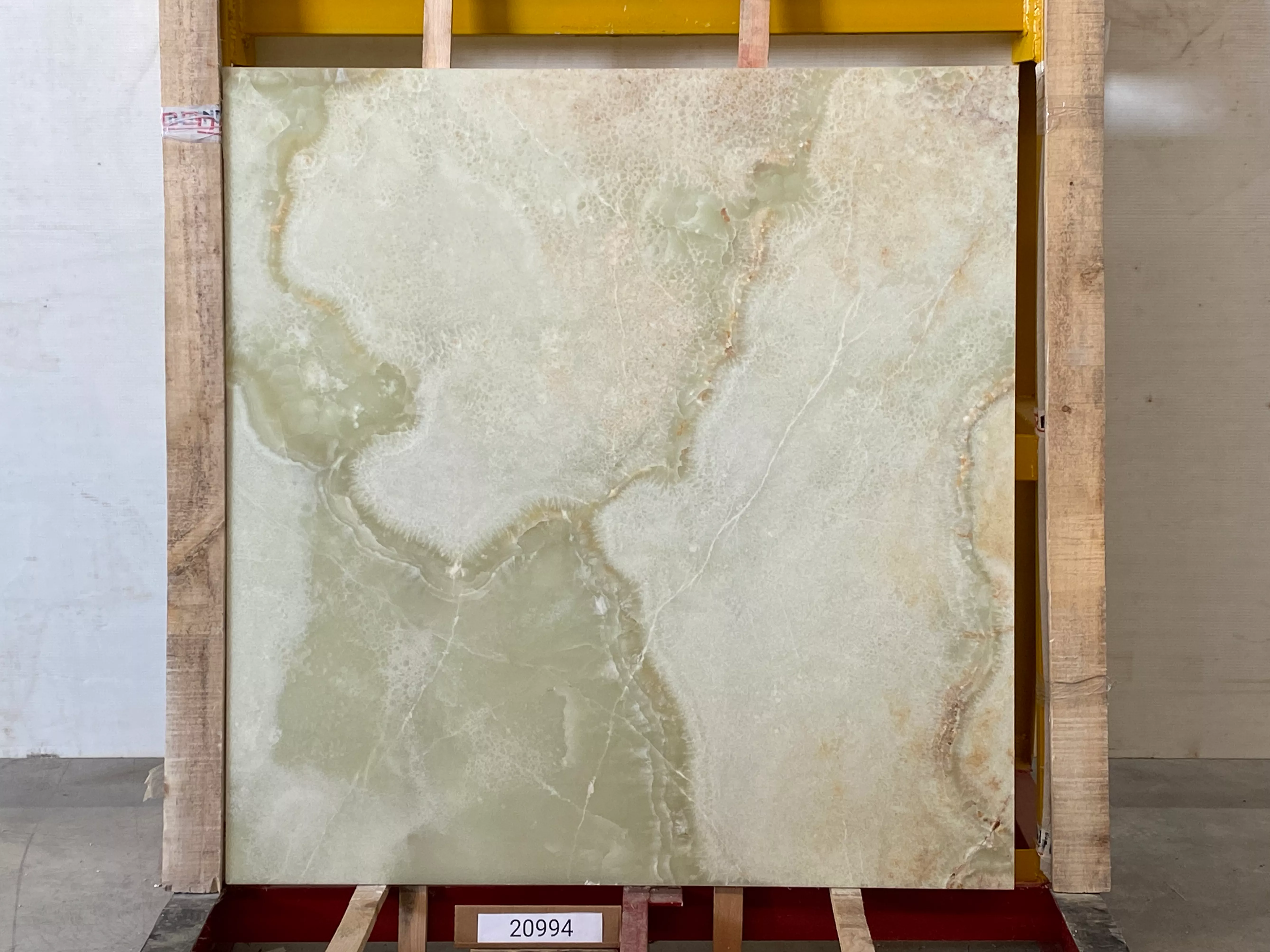 Слэб из оникса ONICE WHITE FLORENCE полированный 1330x1380x20 мм, код 20994