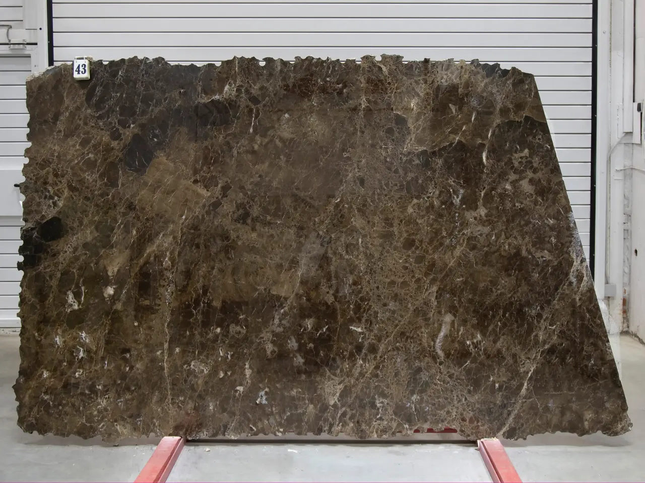 Слэб из мрамора EMPERADOR DARK полированный 2450x1720x20 мм, код 25802
