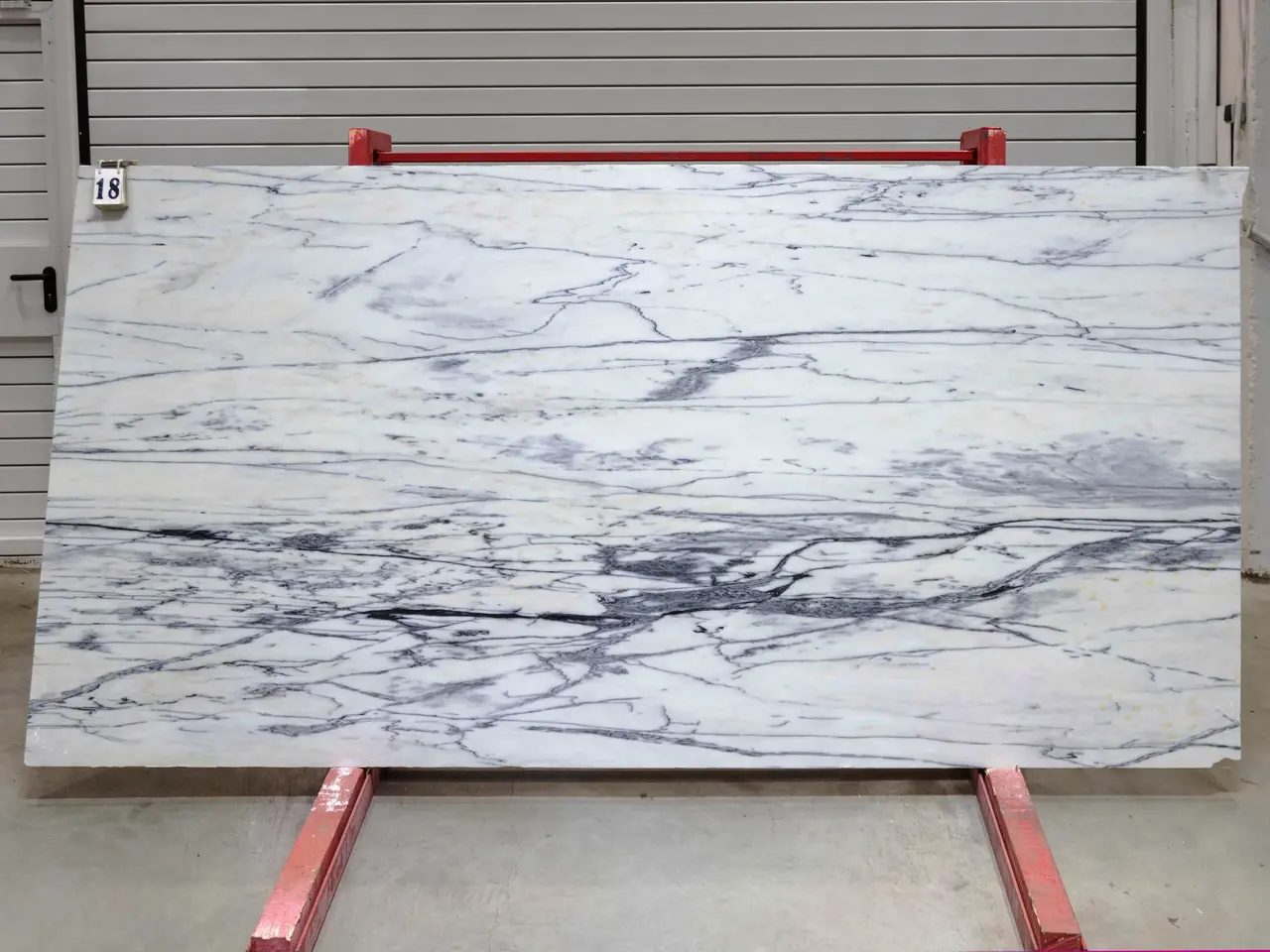 Слэб из мрамора CALACATTA OPTIMA полированный 2650x1300x20 мм, код 28136