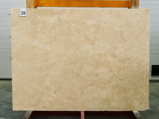 Слэб из мрамора CREMA NOVA полированный 1900x1400x30 мм, код 27604