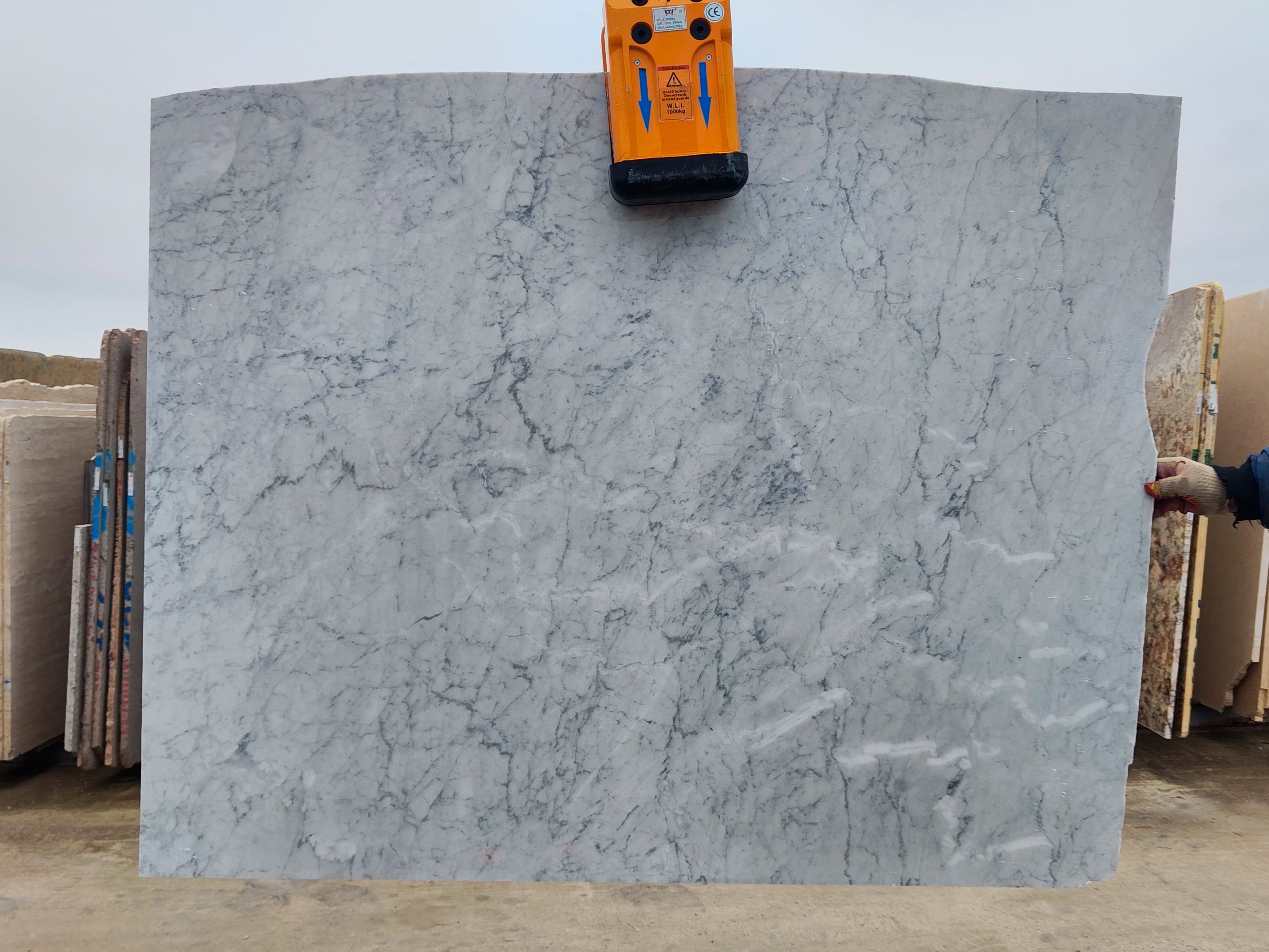 Слэб из мрамора BIANCO CARRARA полированный 1600x1220x20 мм, код 26507