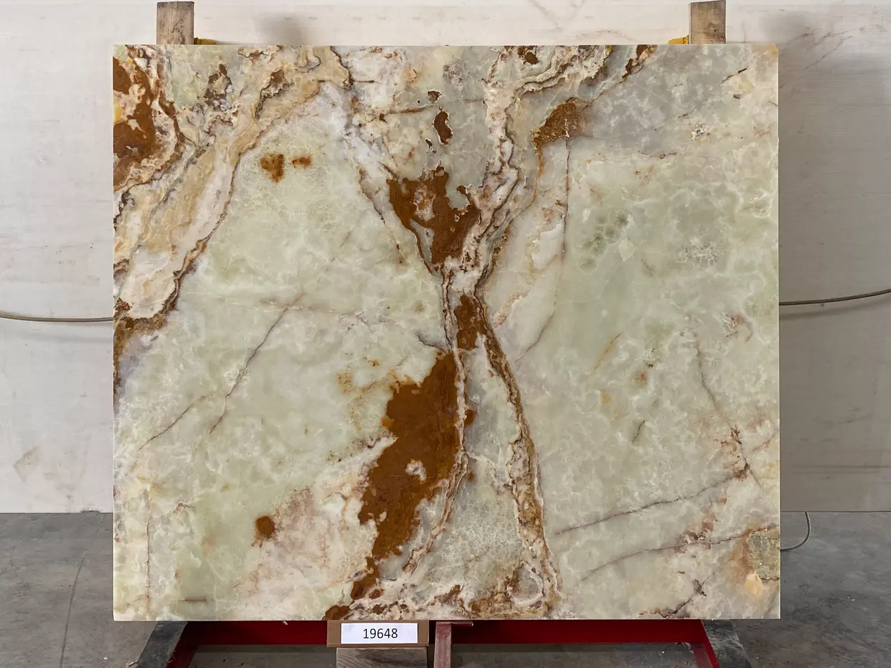 Слэб из оникса VERDE полированный 1850x1600x20 мм, код 19648