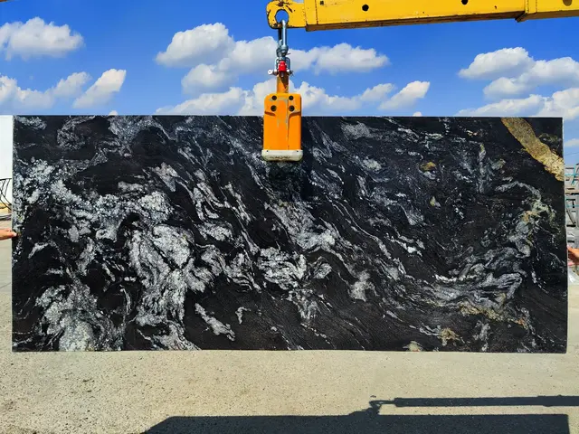 Слэб из гранита METALICUS полированный 2870x1230x20 мм, код 28423