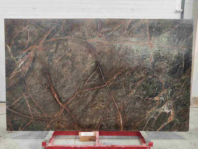 Слэб из мрамора BIDASAR GREEN полированный 3050x1840x30 мм, код 18777