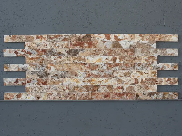 Плитка из травертина GOLD колотый 300x50x20 мм, код 16881