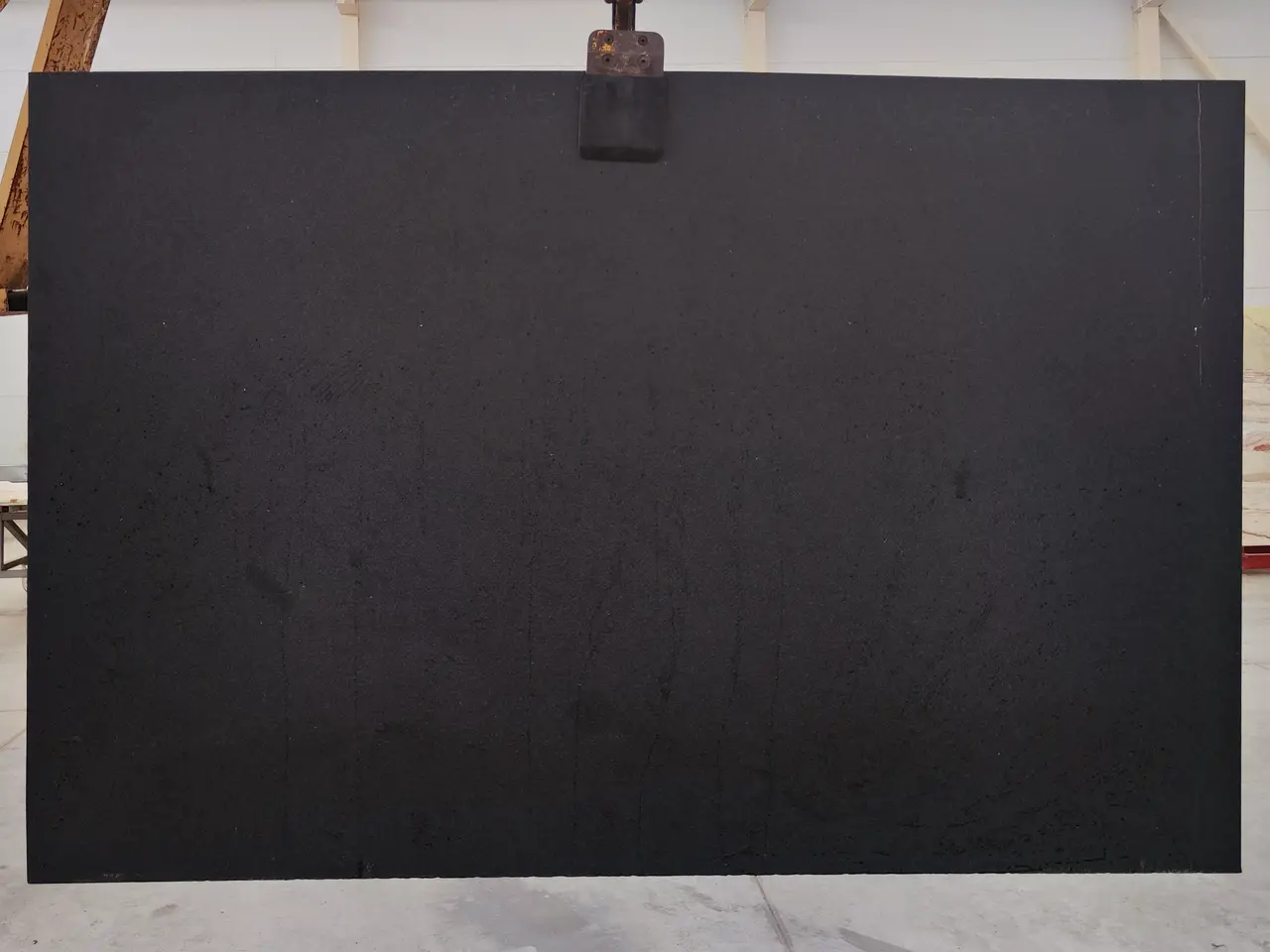 Слэб из гранита ABSOLUTE BLACK LEATHER 3000x1970x20 мм, код 21769