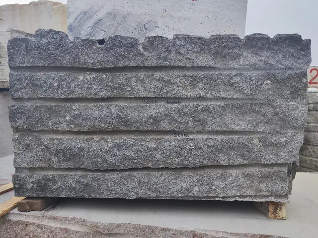 Гранит Блок из гранита Возрождение 1340x850x700 мм, код 23950