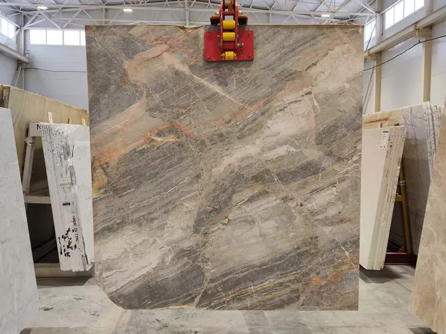 Слэб из мрамора SILVER BLUE полированный 1500x1400x20 мм, код 26522