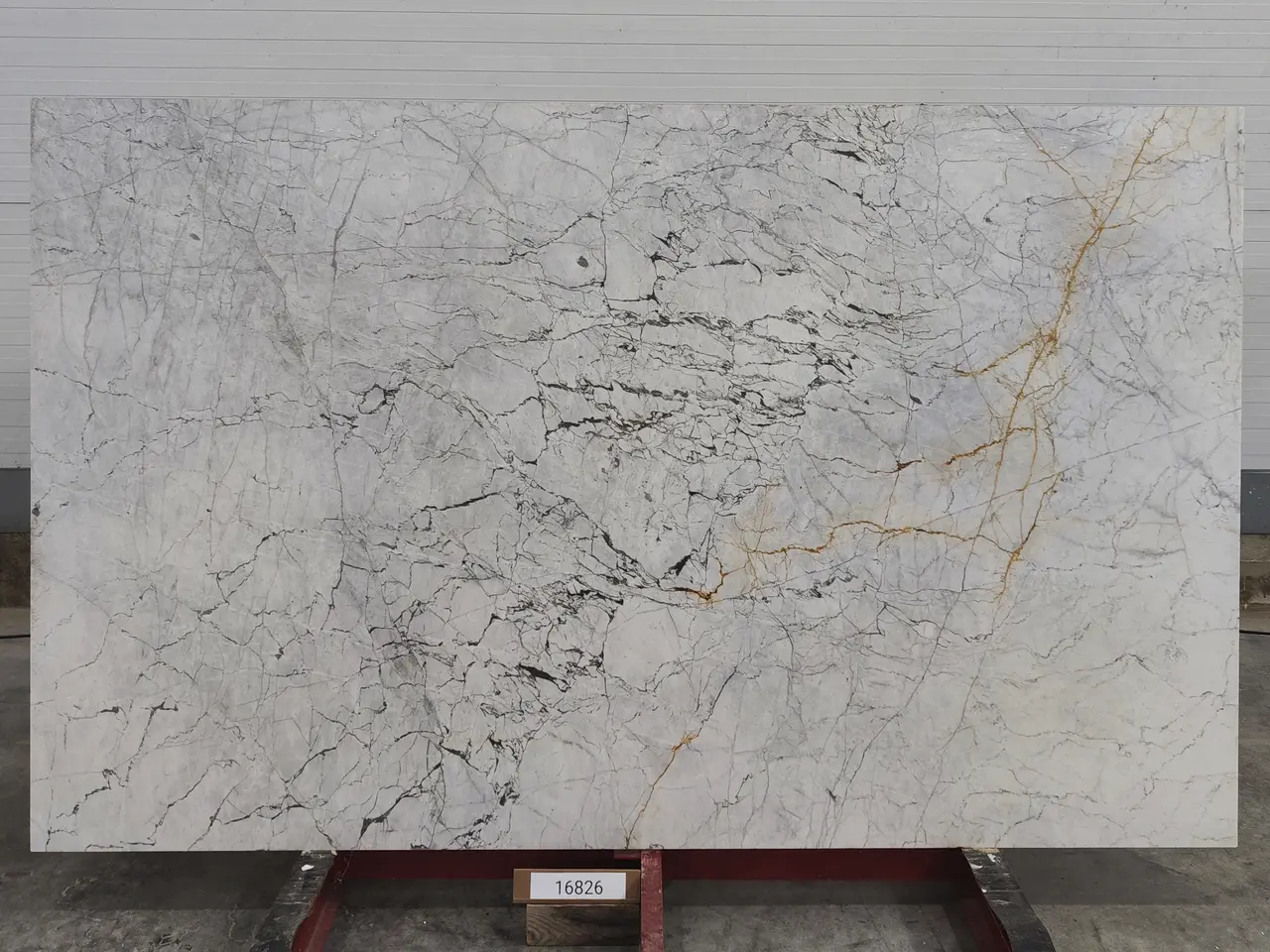 Слэб из мрамора STATUARIO полированный 2750x1700x20 мм, код 16826