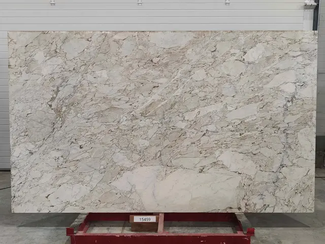 Слэб из мрамора CALACATTA CREMO полированный 2950x1750x20 мм, код 15459