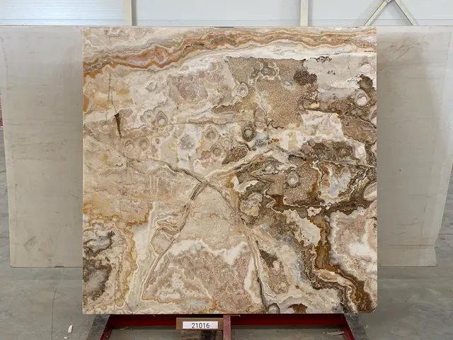 Слэб из оникса ONICE VIOLA полированный 1800x1750x20 мм, код 21016