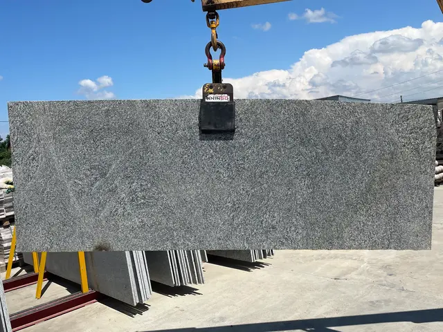 Полоса из гранита KUPPAM GREEN полированный 2190x890x20 мм, код 20922