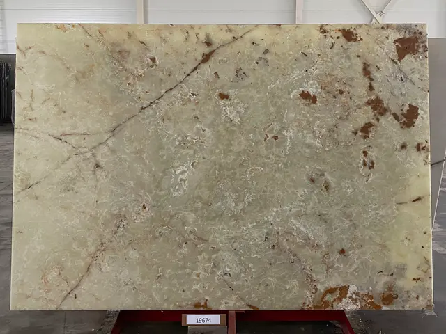 Слэб из оникса VERDE полированный 2700x1850x20 мм, код 19674