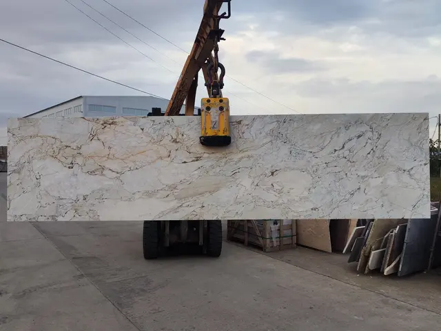 Полоса из мрамора CALACATTA CREMO полированный 2950x720x20 мм, код 25874