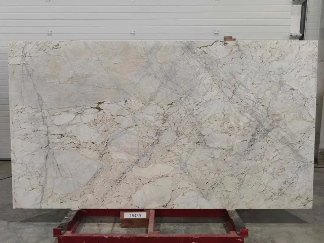 Слэб из мрамора CALACATTA CREMO полированный 2900x1600x20 мм, код 15439