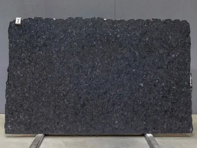 Слэб из гранита BROWN ANTIQUE LEATHER 2550x1550x30 мм, код 26450