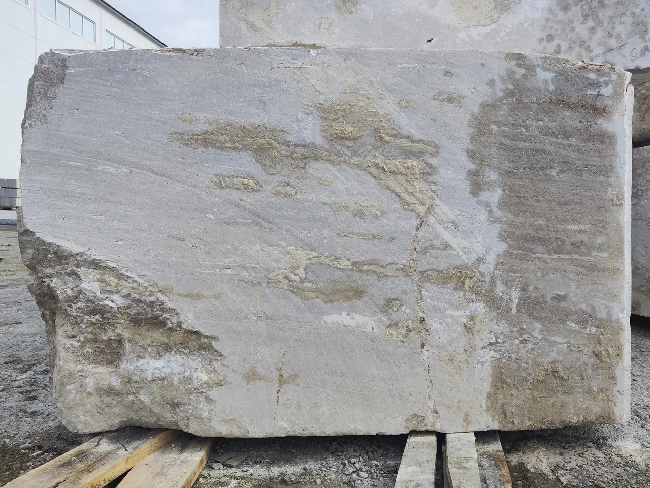 Травертин Блок из травертина DIAMOND 1970x1900x1200 мм, код 23536