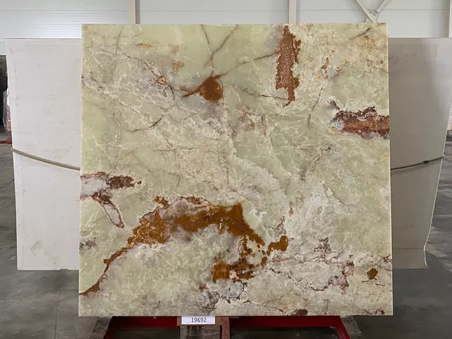 Слэб из оникса VERDE полированный 1970x1850x20 мм, код 19692